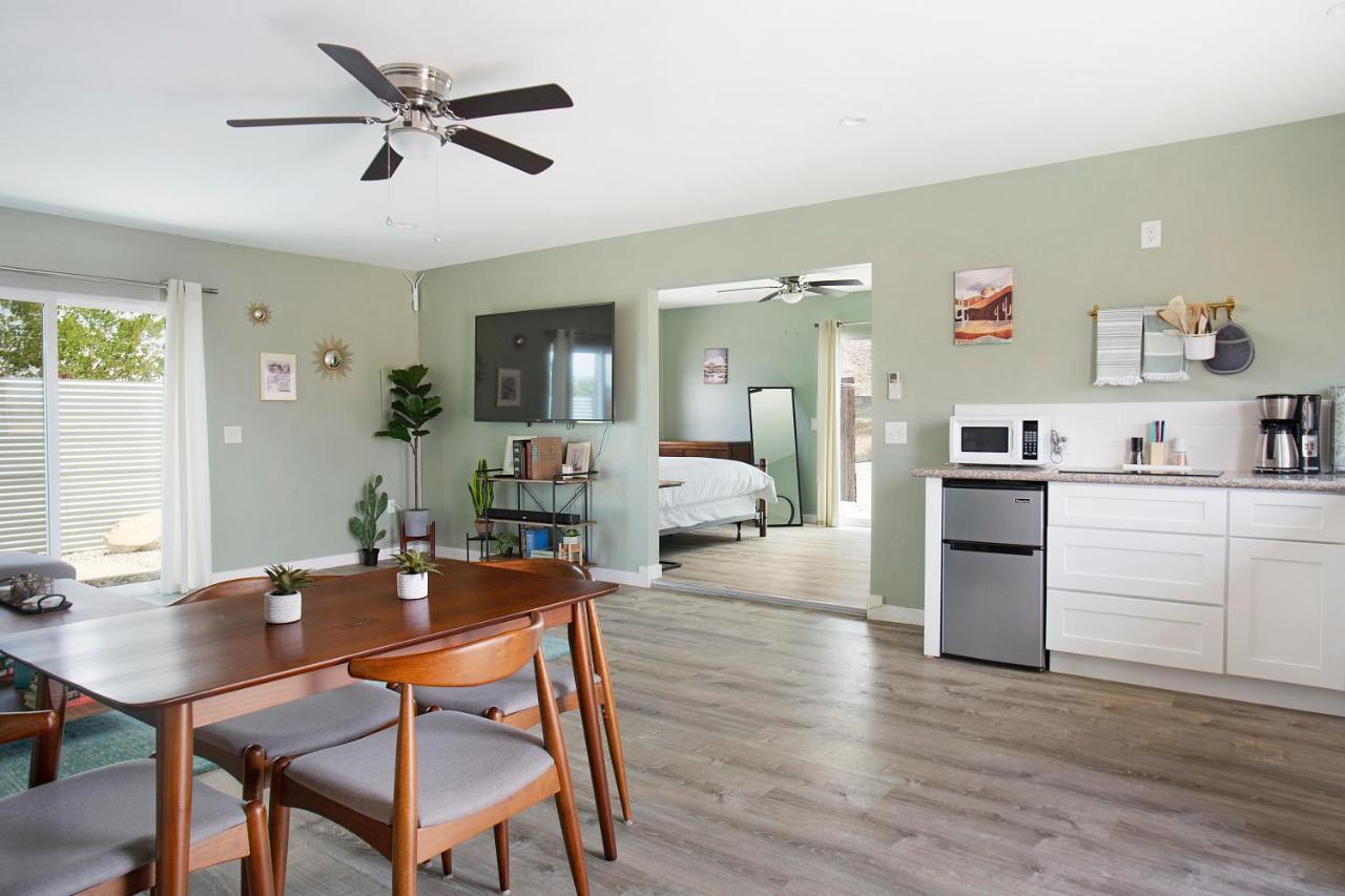 Sapphire Haven + Casita! Pool + Spa + Movie Theatre + 10 Min To Monument! Joshua Tree Εξωτερικό φωτογραφία