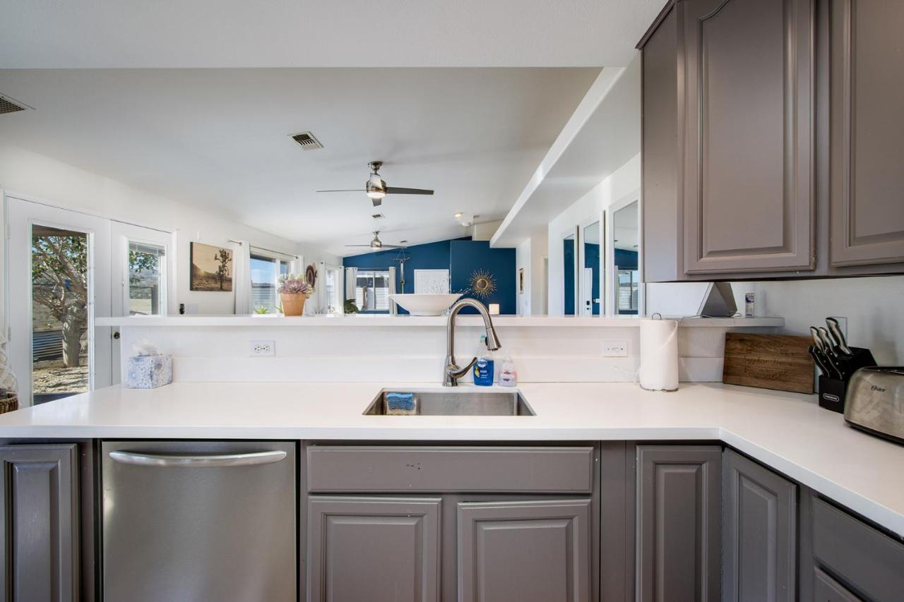 Sapphire Haven + Casita! Pool + Spa + Movie Theatre + 10 Min To Monument! Joshua Tree Εξωτερικό φωτογραφία