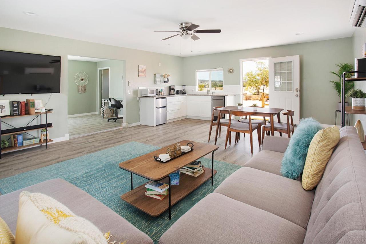 Sapphire Haven + Casita! Pool + Spa + Movie Theatre + 10 Min To Monument! Joshua Tree Εξωτερικό φωτογραφία